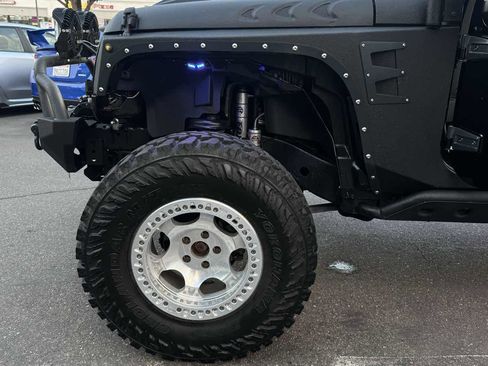 Used 2008 Jeep Wrangler Unlimited Sahara w/ Dual Top Group image 13