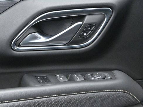 Used 2022 GMC Yukon SLT w/ SLT Premium Package image 14