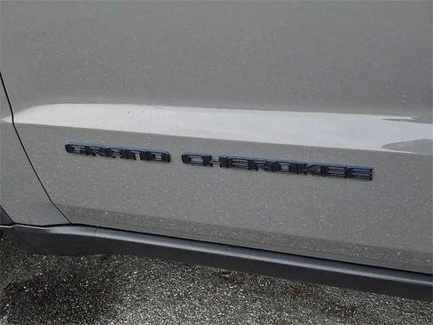 Certified 2019 Jeep Grand Cherokee Laredo image 31