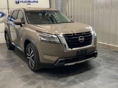 Used 2024 Nissan Pathfinder Platinum w/ Cargo Package