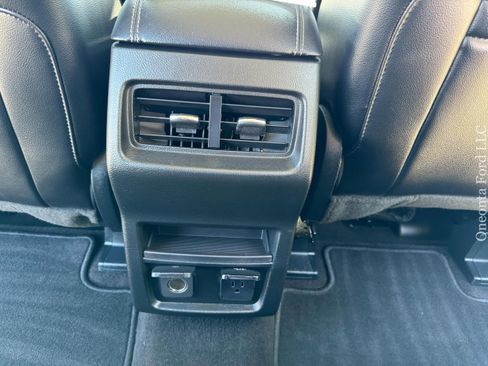 Used 2020 Ford Edge Titanium image 14