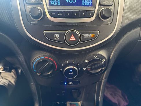 Used 2016 Hyundai Accent SE FWD image 23