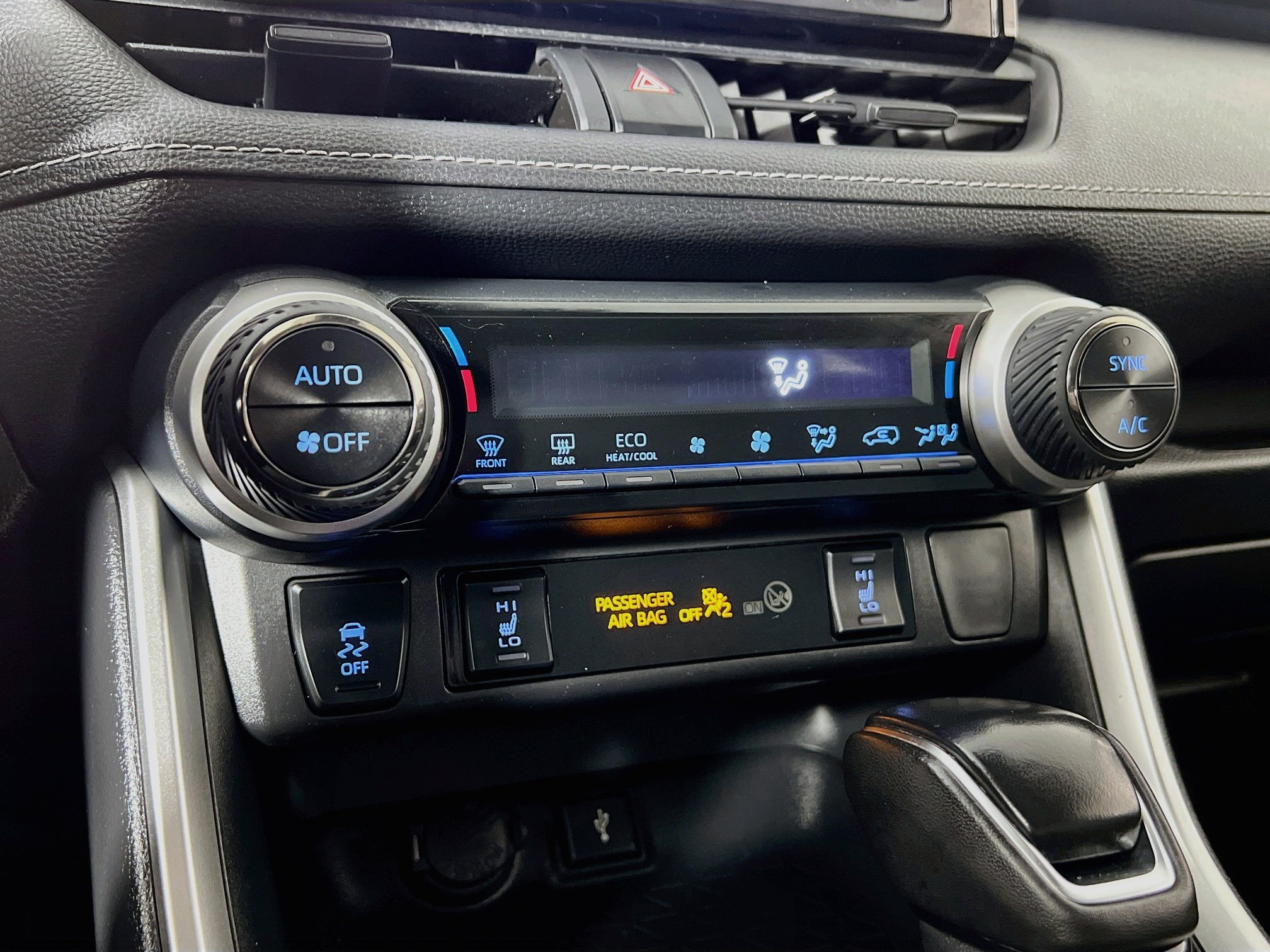 Certified 2021 Toyota RAV4 XLE w/ XLE Grade Weather Package AWD/4WD image 15