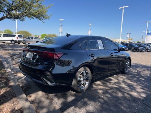 Used 2022 Kia Forte LXS image 7