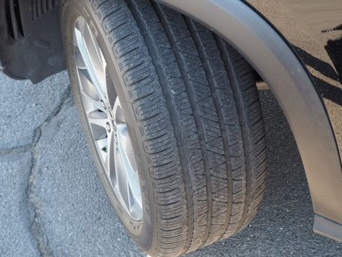 Used 2020 Mercedes-Benz GLE 450 4MATIC w/ Premium Package image 7