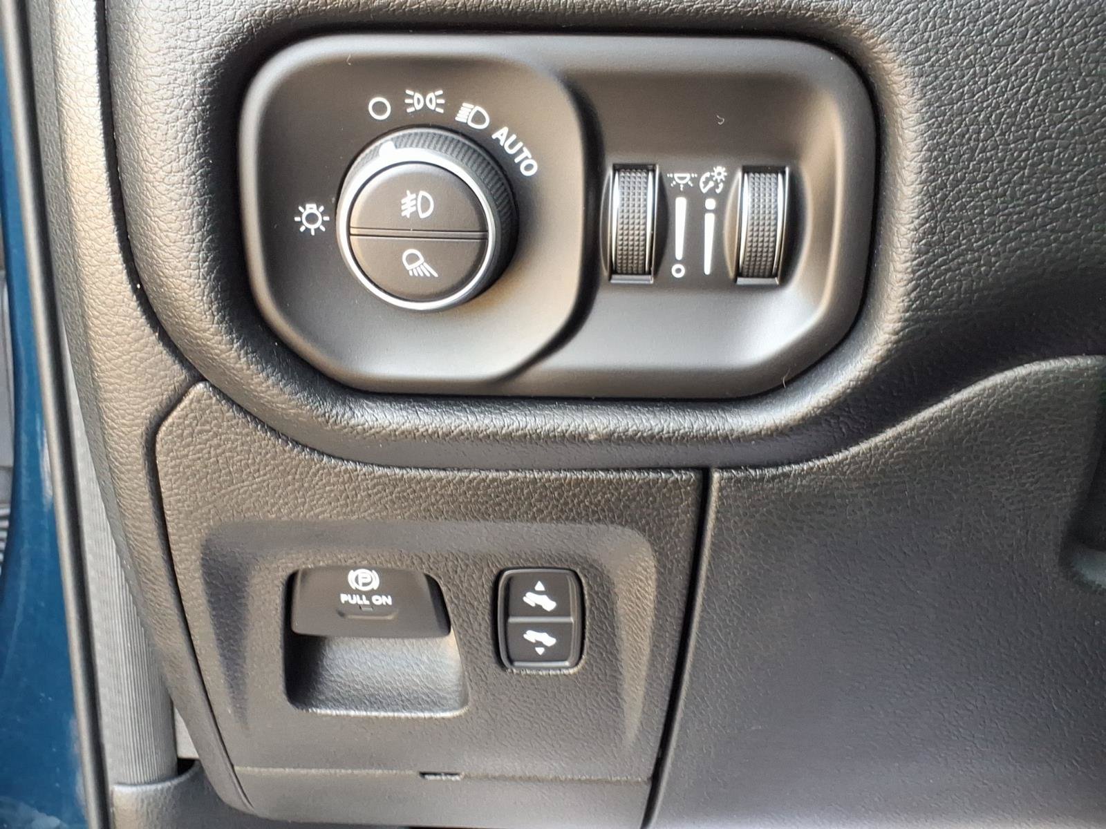 Used 2020 RAM 1500 Laramie w/ Sport Appearance Package AWD/4WD image 15