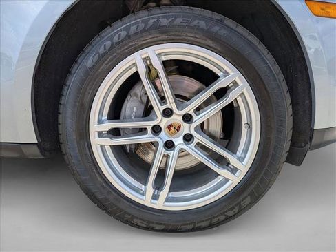 Used 2019 Porsche Macan image 24