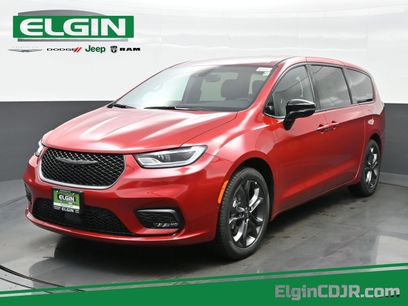 New 2026 Chrysler Pacifica Select