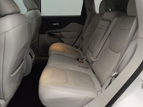 Used 2019 Jeep Cherokee Limited w/ Luxury Group FWD image 18