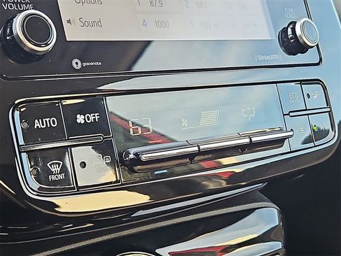 Used 2022 Toyota Prius LE image 14