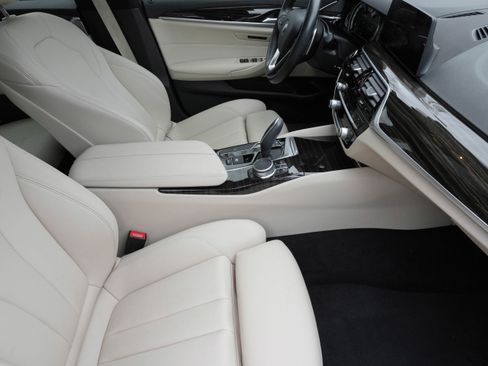 Used 2019 BMW 530i w/ Convenience Package image 13