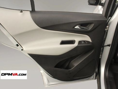 Used 2018 Chevrolet Equinox LS FWD image 21