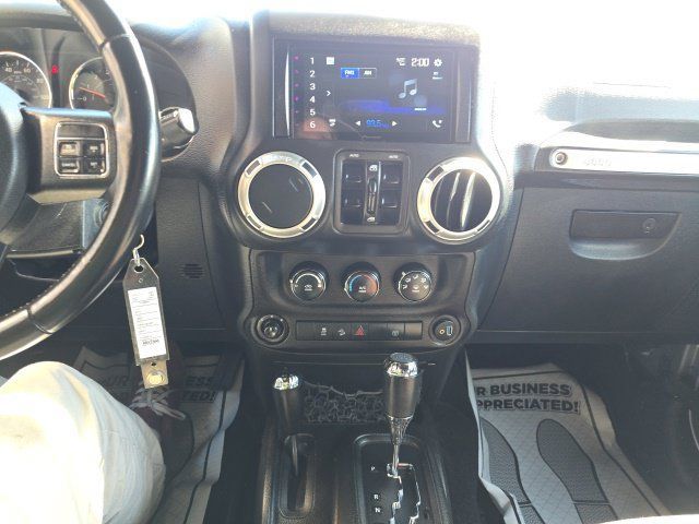Used 2017 Jeep Wrangler Unlimited Sahara w/ Connectivity Group AWD/4WD image 19