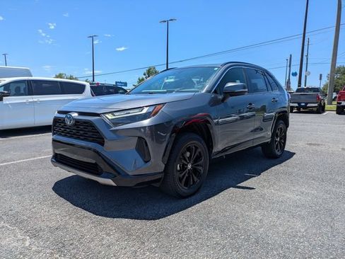Used 2022 Toyota RAV4 SE AWD/4WD image 9
