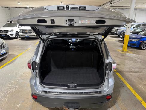 Used 2015 Toyota Highlander Limited AWD/4WD image 7