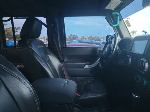 Used 2018 Jeep Wrangler Unlimited Sahara w/ Max Tow Package AWD/4WD image 10