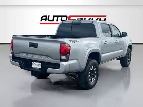 Used 2018 Toyota Tacoma TRD Sport image 7