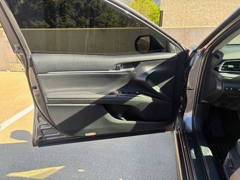 Used 2023 Toyota Camry XSE FWD image 10