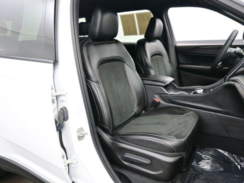 Used 2024 Jeep Grand Cherokee L Altitude image 14