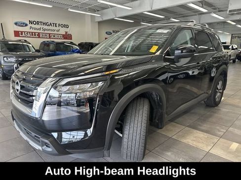 Used 2025 Nissan Pathfinder SL AWD/4WD image 13