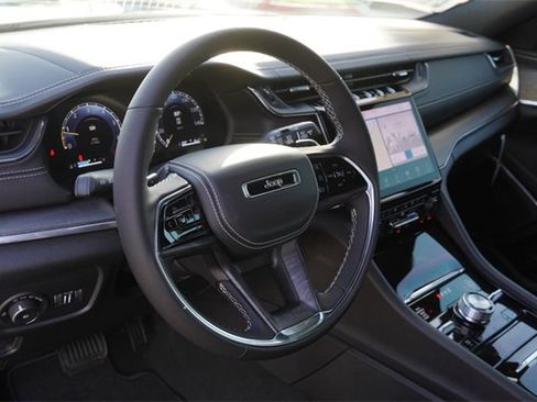 New 2025 Jeep Grand Cherokee L Overland w/ Luxury Tech Group IV image 18