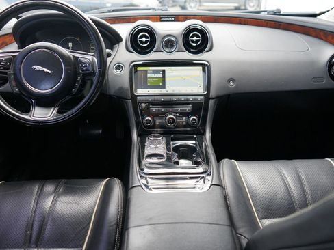 Used 2018 Jaguar XJ R-Sport image 37