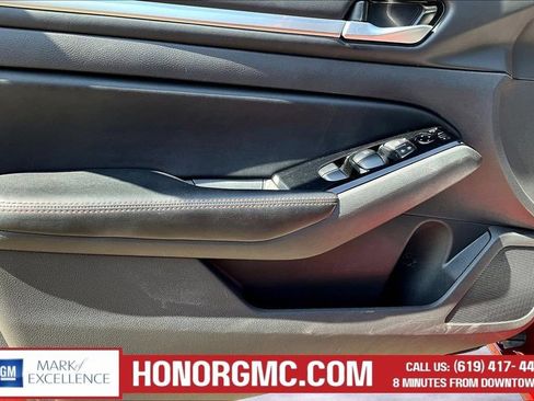 Used 2024 Nissan Altima 2.5 SR FWD image 21