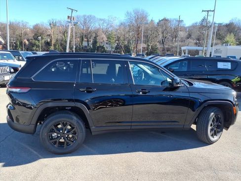 New 2026 Jeep Grand Cherokee Altitude image 3