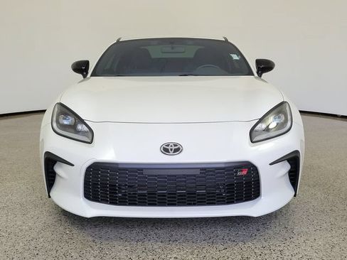 Used 2024 Toyota GR86 RWD image 3