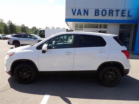 Certified 2022 Chevrolet Trax LT w/ Driver Confidence Package AWD/4WD image 2
