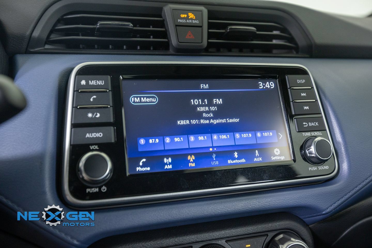 Used 2025 Nissan Versa SV w/ Trunk Package FWD image 19