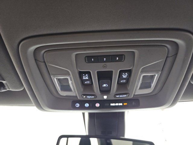 Used 2020 Chevrolet Silverado 1500 LTZ AWD/4WD image 27