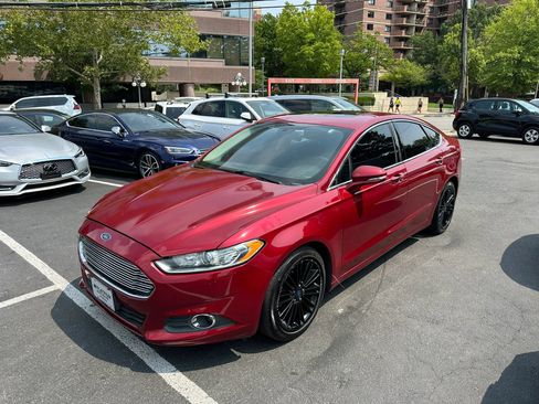 Used 2016 Ford Fusion SE w/ Equipment Group 202A FWD image 3