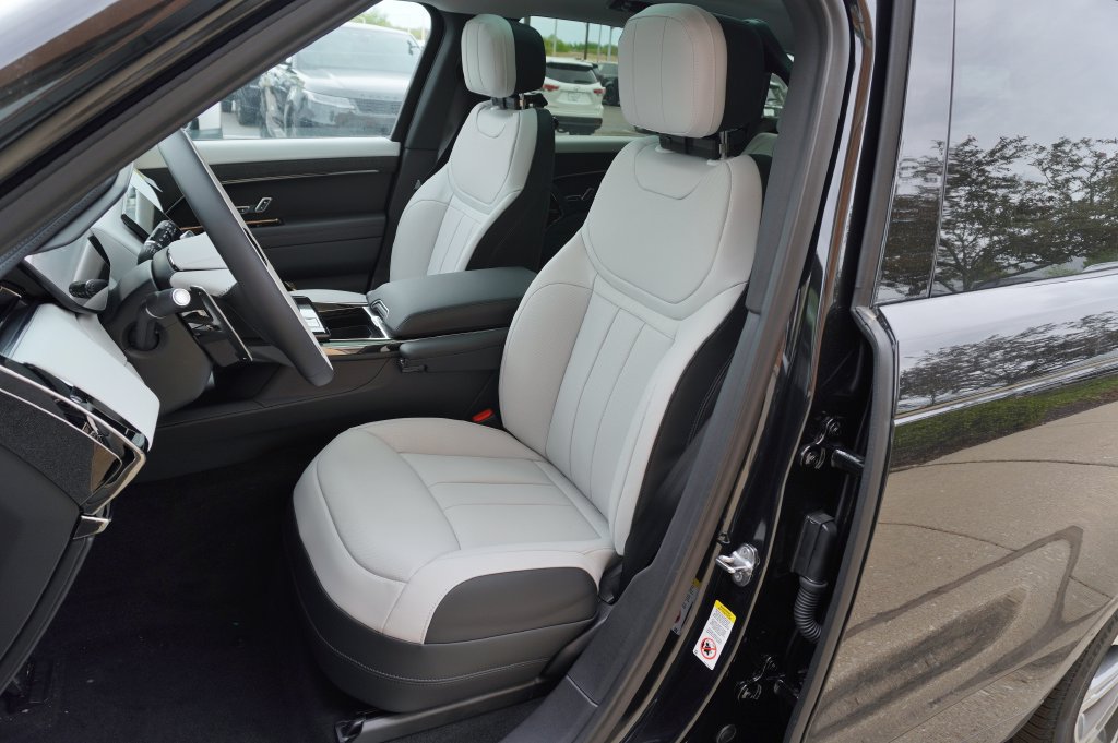 Certified 2026 Land Rover Range Rover Sport Dynamic SE AWD/4WD image 13