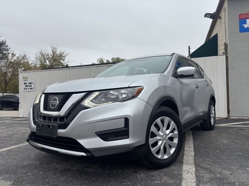 Used 2017 Nissan Rogue S image 1