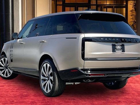 New 2026 Land Rover Range Rover Long Wheelbase SE AWD/4WD image 3