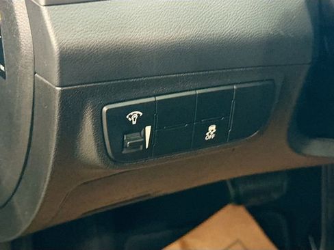 Used 2017 Hyundai Veloster Value Edition image 11