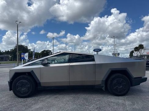 Used 2025 Tesla Cybertruck AWD Crew Cab image 2