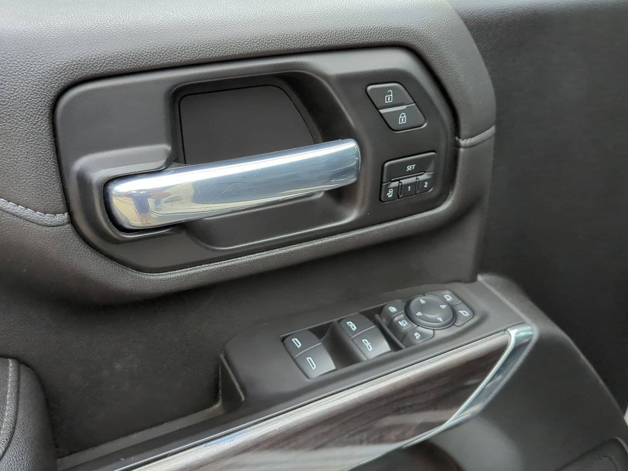 Used 2021 Chevrolet Silverado 2500 LTZ w/ LTZ Premium Package AWD/4WD image 9