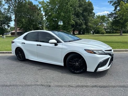 Used 2022 Toyota Camry XSE FWD image 2