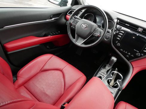 Used 2019 Toyota Camry XSE w/ Navigation Package image 9