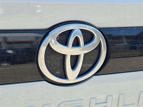 Certified 2024 Toyota Grand Highlander XLE image 30