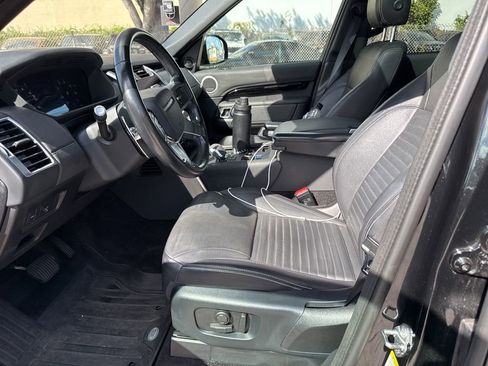 Used 2021 Land Rover Discovery S image 6