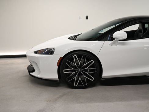 Used 2023 McLaren GT RWD image 2