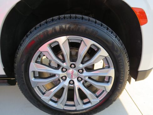 Used 2023 GMC Yukon XL Denali w/ Max Trailering Package AWD/4WD image 9