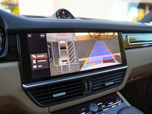 Used 2019 Porsche Cayenne image 11