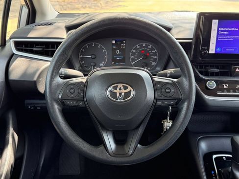 Used 2025 Toyota Corolla LE FWD image 27
