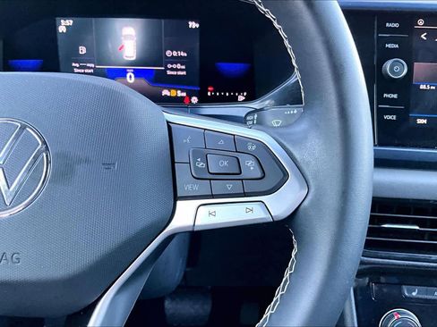 Certified 2023 Volkswagen Taos SE w/ Panoramic Sunroof Package image 24