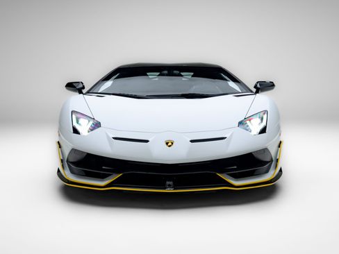 Used 2021 Lamborghini Aventador SVJ AWD/4WD image 8