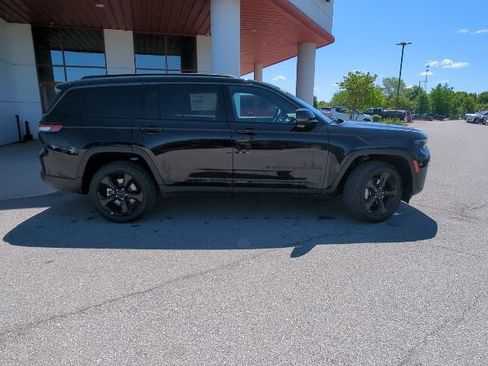 New 2026 Jeep Grand Cherokee L Limited w/ Limited Altitude Package AWD/4WD image 38